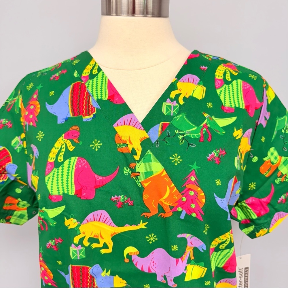 NWT Buttersoft Dinosaur Christmas Scrub M Top Green Holiday Cotton Scrubs Dino - Picture 3 of 9